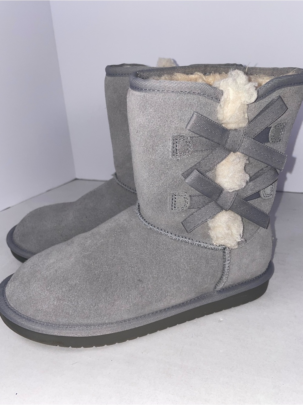 Koolaburra by UGG Victoria Short Suede Bow Boots Grey Women’s Size 4